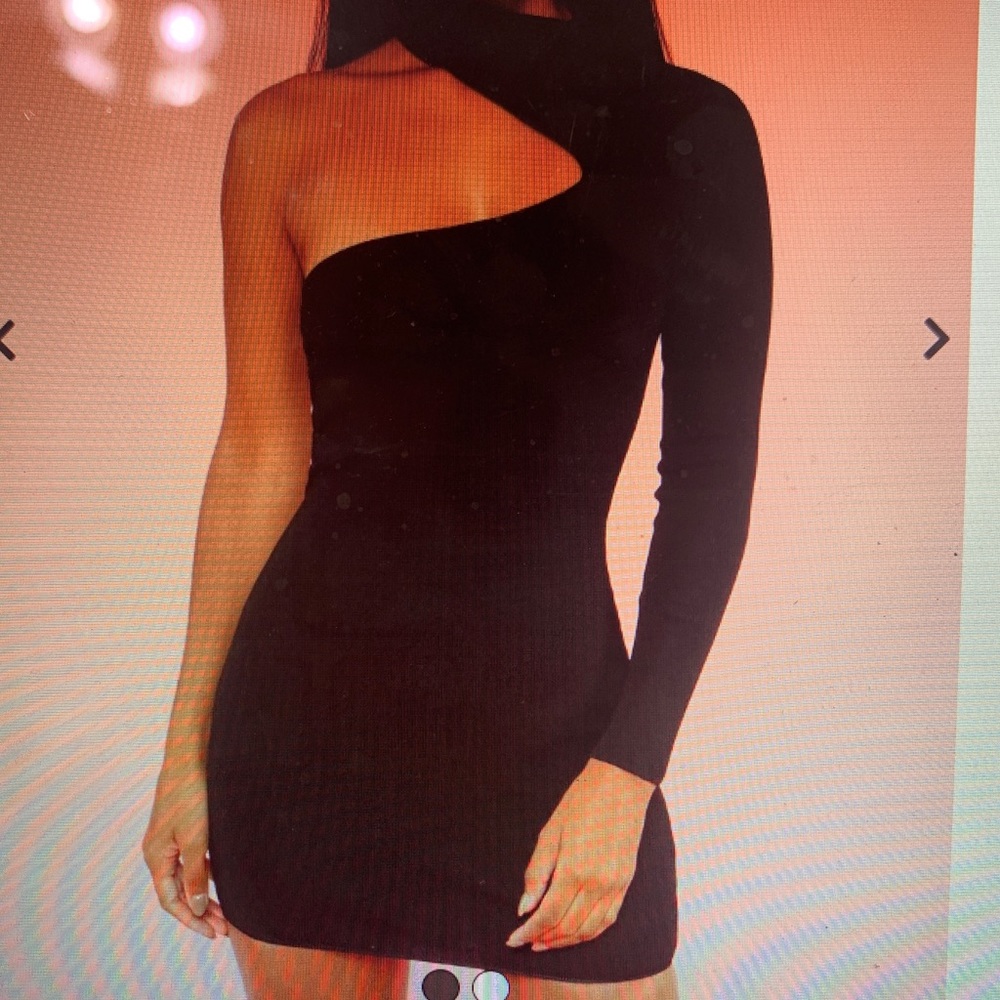 Black cut out one sleeve dress !!